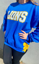 Load image into Gallery viewer, Loris Lions Sweatshirt with Side Bows
