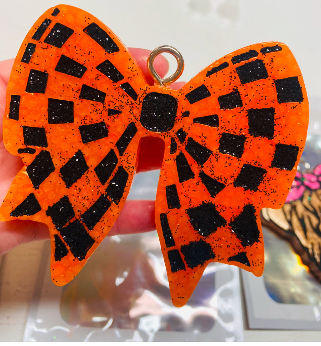 Checkered Bow Freshie